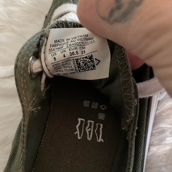 NWOT Chuck Taylor shoreline slip-on sneakers - Picture 3 of 3